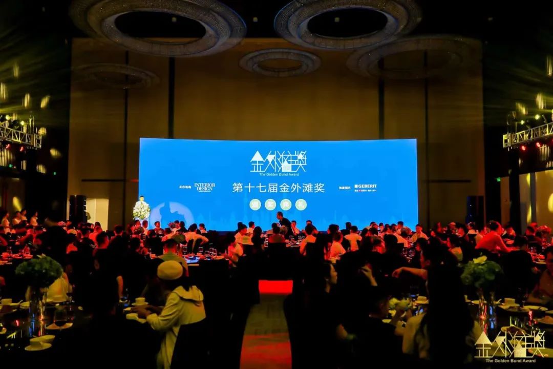 再获殊荣 | 花季传媒APP免费下载旧版瓷砖广东佛山总部展馆荣获2022金外滩“最佳商业空间金奖”！